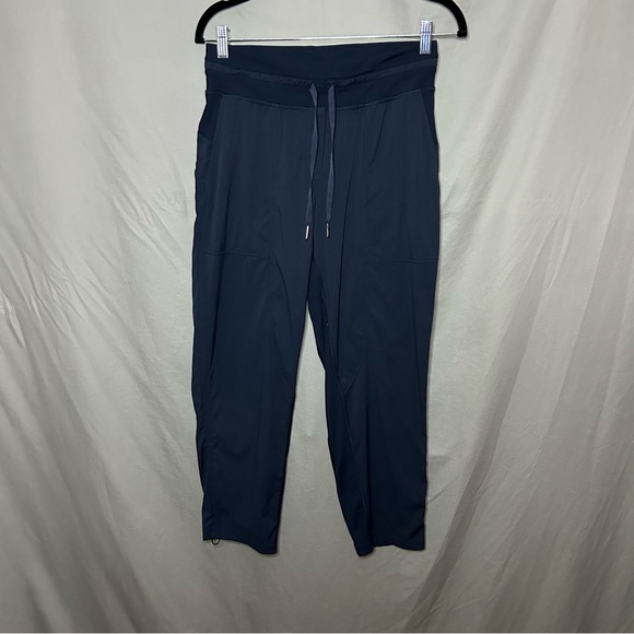 Lululemon Dance Studio Mid Rise Cropped Pant navy size 6 - Picture 1 of 12